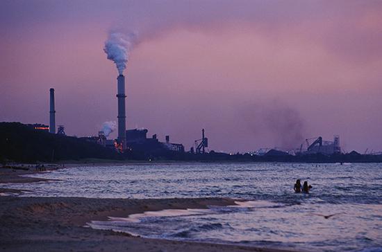 密歇根湖畔的一處煤電站。視覺(jué)中國(guó) 資料